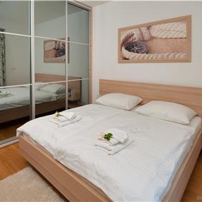 5 bedroom villa with heated infinity pool and sea views near Milna, Brac Island, sleeps 10